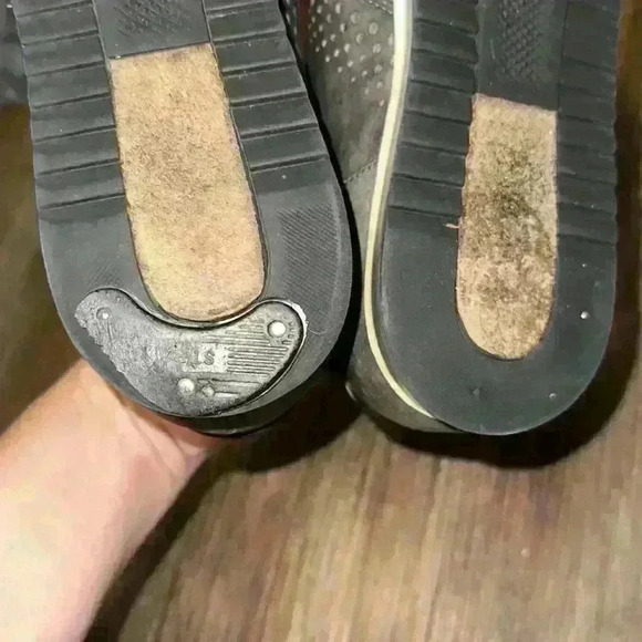 Magnanni Pueblo Perforated Leather Sneakers (size 8.5) - Picture 6 of 7